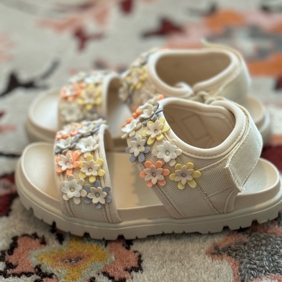 Zara Kids Flower Sandals - Picture 2 of 4